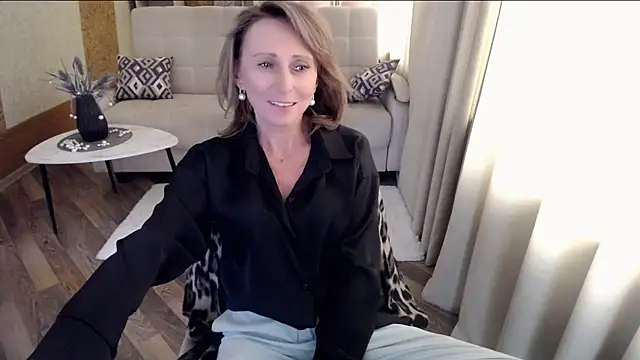 Snapshot of HornyMilf_777 chatting on March 2, 8:48 am HornyMilf 777 online show from March 2, 8:48 am