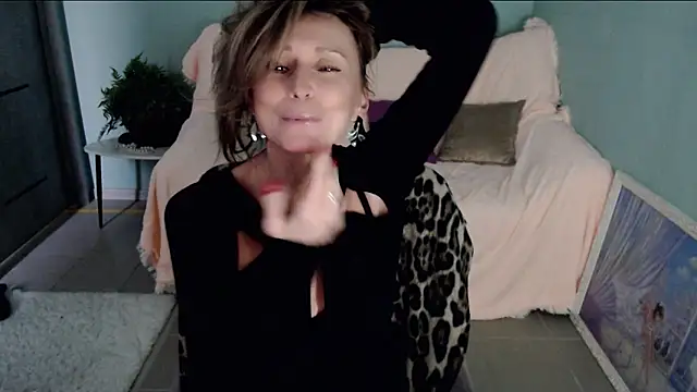 Snapshot of HornyMilf_777 chatting on March 5, 12:00 pm HornyMilf 777 online show from March 5, 12:00 pm