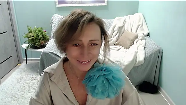 Snapshot of HornyMilf_777 chatting on March 17, 8:18 am HornyMilf 777 online show from March 17, 8:18 am