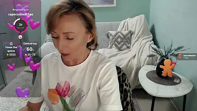 Snapshot of HornyMilf_777 chatting on October 4, 6:33 am HornyMilf 777 online show from October 4, 6:33 am