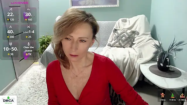 Snapshot of HornyMilf_777 chatting on October 27, 5:33 am HornyMilf 777 online show from October 27, 5:33 am