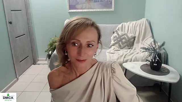Snapshot of HornyMilf_777 chatting on July 1, 7:43 am HornyMilf 777 online show from July 1, 7:43 am
