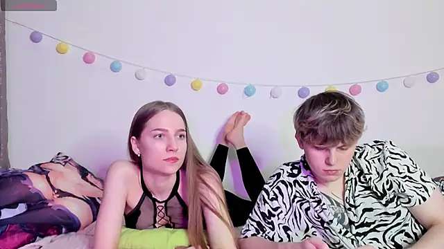 Snapshot of Emily_and_Ilumi chatting on December 29, 12:20 am Emily and Ilumi online show from December 29, 12:20 am