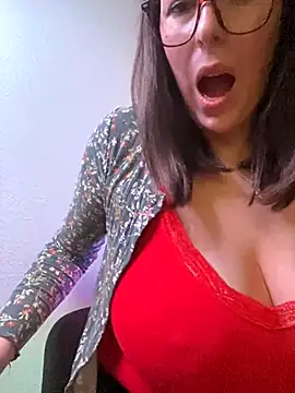 Snapshot of MommmyYummy chatting on December 4, 10:46 am MommmyYummy online show from December 4, 10:46 am