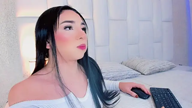 Snapshot of andrea_alvarz chatting on December 14, 4:51 am andrea alvarz online show from December 14, 4:51 am