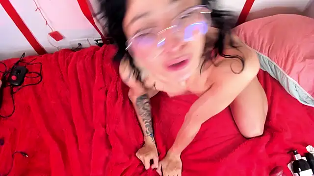 Snapshot of Cloe_Leee chatting on February 7, 10:50 am Cloe Leee online show from February 7, 10:50 am