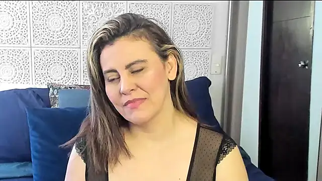 Snapshot of V_monse chatting on February 1, 4:44 pm V monse online show from February 1, 4:44 pm