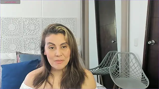 Snapshot of V_monse chatting on February 15, 7:06 pm V monse online show from February 15, 7:06 pm