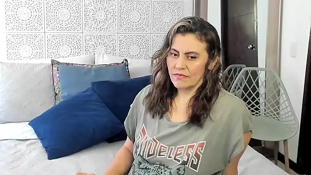 Snapshot of V_monse chatting on February 21, 8:16 pm V monse online show from February 21, 8:16 pm