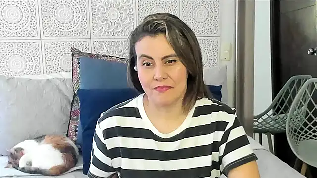 Snapshot of V_monse chatting on February 24, 2:37 pm V monse online show from February 24, 2:37 pm