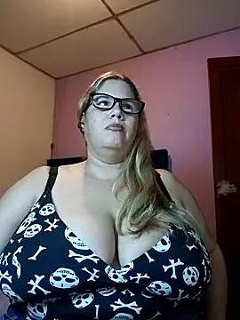 EllisW8 online show from April 11, 10:58 pm