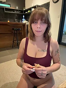 Snapshot of Mia_Railey chatting on June 7, 10:13 pm Mia Railey online show from June 7, 10:13 pm
