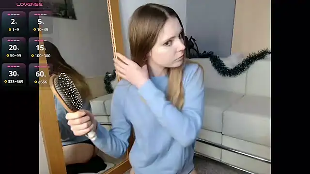 Snapshot of Frosty_Princess chatting on December 17, 12:44 pm Frosty Princess online show from December 17, 12:44 pm