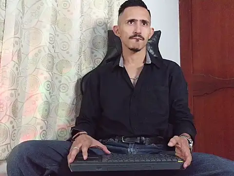 HomeAloneK online show from April 16, 7:47 pm