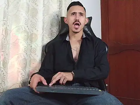 HomeAloneK online show from April 16, 9:39 pm