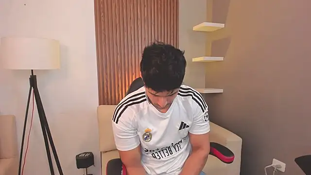 Snapshot of liam_collins21 chatting on January 30, 11:33 am liam collins21 online show from January 30, 11:33 am