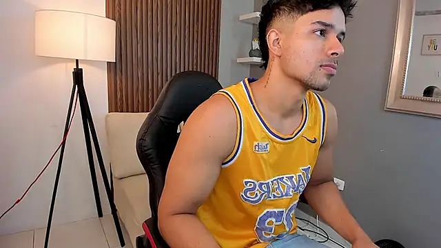 Snapshot of liam_collins21 chatting on February 3, 11:42 am liam collins21 online show from February 3, 11:42 am