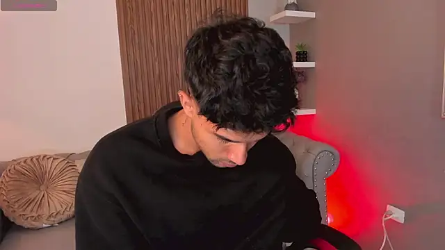 Snapshot of liam_collins21 chatting on March 11, 11:33 am liam collins21 online show from March 11, 11:33 am