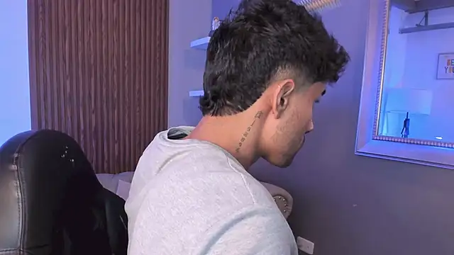 Snapshot of liam_collins21 chatting on March 14, 11:45 am liam collins21 online show from March 14, 11:45 am