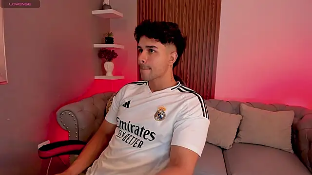 Snapshot of liam_collins21 chatting on March 17, 11:42 am liam collins21 online show from March 17, 11:42 am