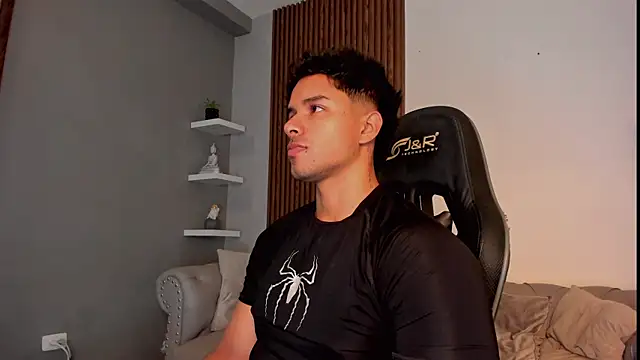 Snapshot of liam_collins21 chatting on September 10, 11:43 am liam collins21 online show from September 10, 11:43 am