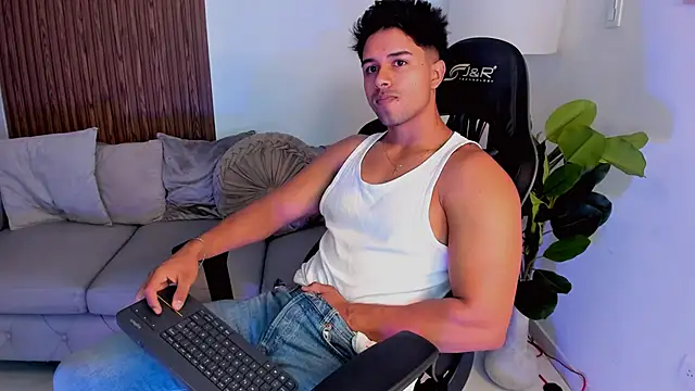 Snapshot of liam_collins21 chatting on September 24, 11:46 am liam collins21 online show from September 24, 11:46 am