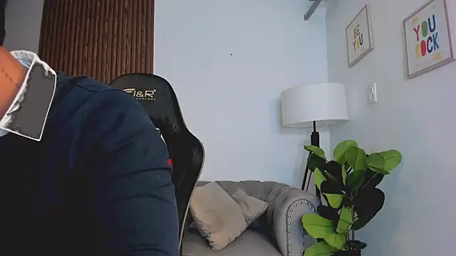 Snapshot of liam_collins21 chatting on September 30, 11:48 am liam collins21 online show from September 30, 11:48 am