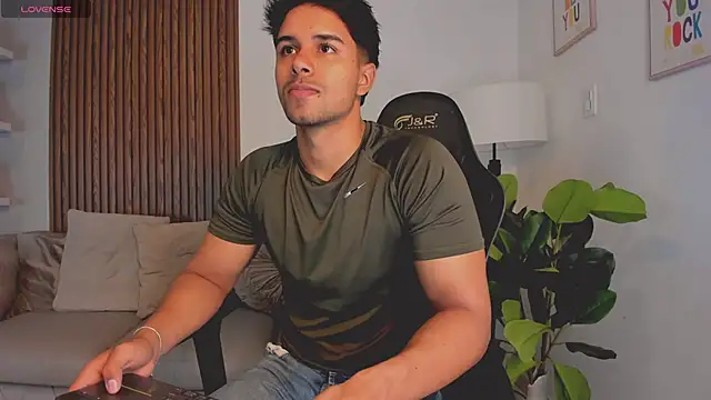 Snapshot of liam_collins21 chatting on October 3, 11:51 am liam collins21 online show from October 3, 11:51 am