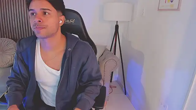 Snapshot of liam_collins21 chatting on October 8, 11:41 am liam collins21 online show from October 8, 11:41 am