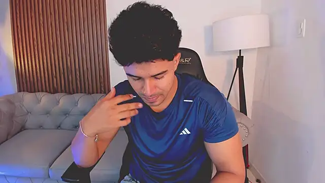 Snapshot of liam_collins21 chatting on October 25, 11:51 am liam collins21 online show from October 25, 11:51 am