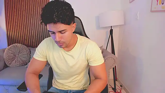 Snapshot of liam_collins21 chatting on October 26, 11:49 am liam collins21 online show from October 26, 11:49 am