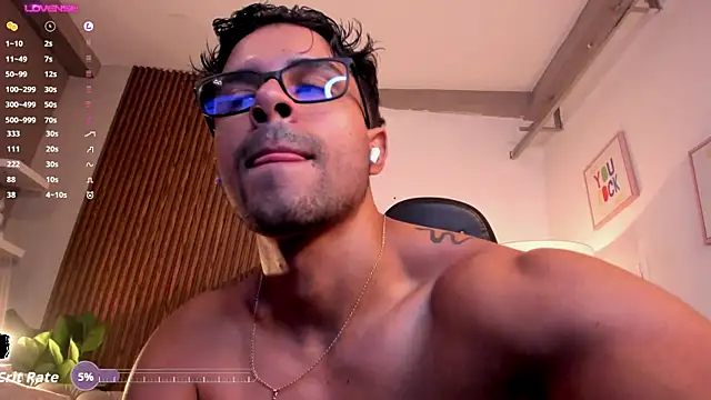 Snapshot of liam_collins21 chatting on May 11, 4:04 pm liam collins21 online show from May 11, 4:04 pm