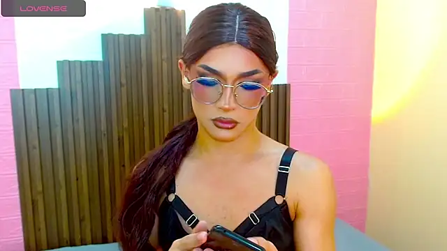 Snapshot of Mike_Nourr chatting on December 14, 6:24 am Mike Nourr online show from December 14, 6:24 am