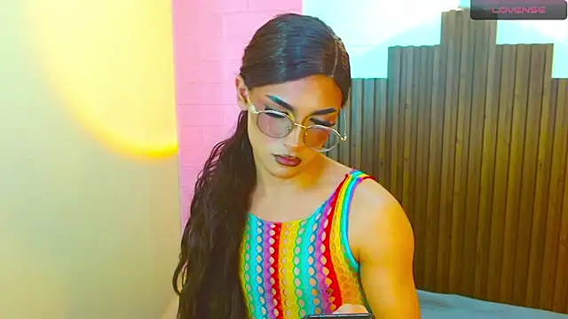 Snapshot of Mike_Nourr chatting on December 15, 9:35 am Mike Nourr online show from December 15, 9:35 am