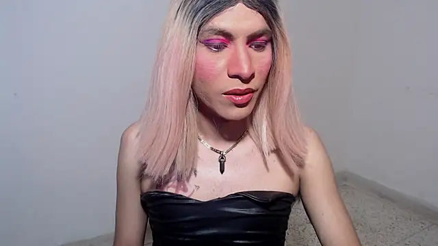 HugeDanex online show from November 25, 4:12 am