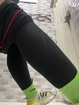 Snapshot of kim_monti chatting on February 9, 10:14 pm kim monti online show from February 9, 10:14 pm