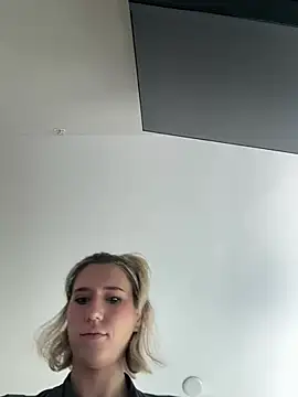 Snapshot of xoxoxjenn chatting on July 6, 5:26 pm xoxoxjenn online show from July 6, 5:26 pm