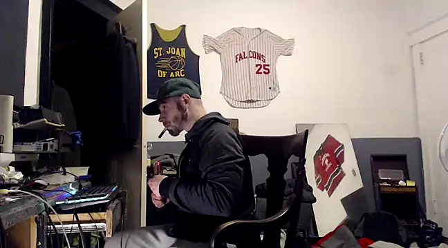 Snapshot of sledge901 chatting on January 17, 3:23 am sledge901 online show from January 17, 3:23 am