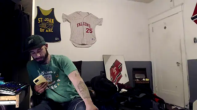 Snapshot of sledge901 chatting on January 31, 5:51 am sledge901 online show from January 31, 5:51 am