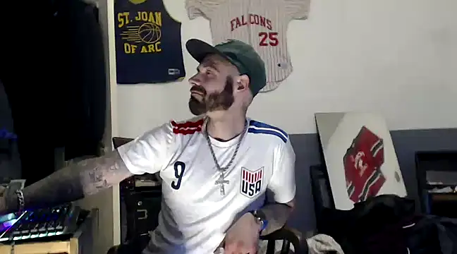 Snapshot of sledge901 chatting on February 2, 1:41 pm sledge901 online show from February 2, 1:41 pm