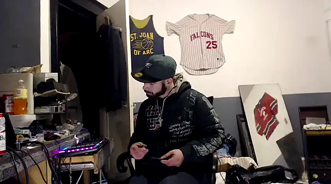 Snapshot of sledge901 chatting on February 8, 4:03 am sledge901 online show from February 8, 4:03 am