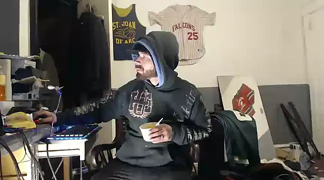 Snapshot of sledge901 chatting on February 14, 9:45 am sledge901 online show from February 14, 9:45 am