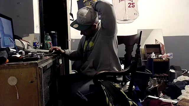 Snapshot of sledge901 chatting on January 9, 12:19 pm sledge901 online show from January 9, 12:19 pm