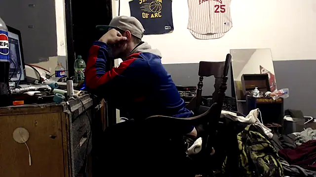 Snapshot of sledge901 chatting on January 10, 7:54 am sledge901 online show from January 10, 7:54 am