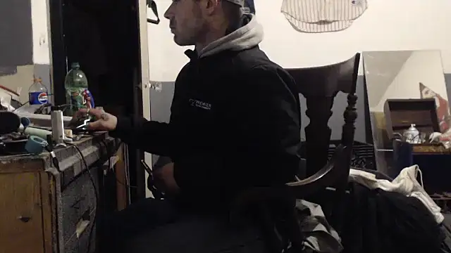 Snapshot of sledge901 chatting on January 13, 12:38 am sledge901 online show from January 13, 12:38 am