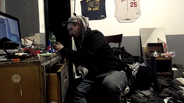 Snapshot of sledge901 chatting on January 16, 12:14 am sledge901 online show from January 16, 12:14 am