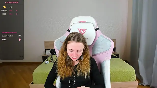 Snapshot of Cowell_Adelina chatting on November 7, 8:03 am Cowell Adelina online show from November 7, 8:03 am