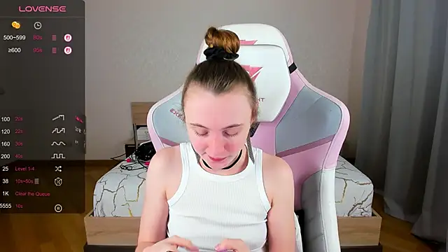 Snapshot of Cowell_Adelina chatting on November 22, 9:30 am Cowell Adelina online show from November 22, 9:30 am