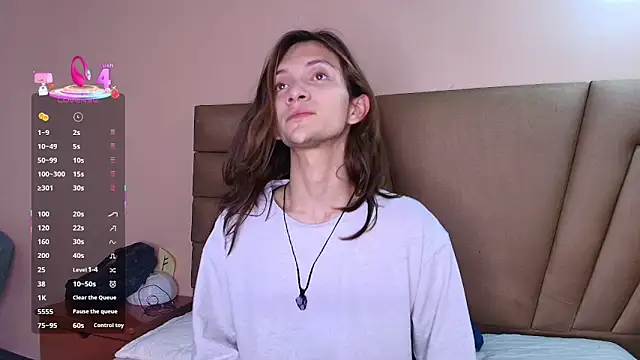 Snapshot of Feniix__ chatting on October 30, 4:47 am Feniix online show from October 30, 4:47 am