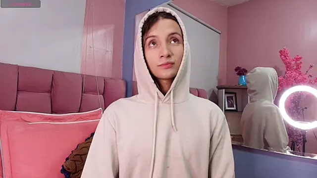 Snapshot of Feniix__ chatting on December 5, 4:43 am Feniix online show from December 5, 4:43 am